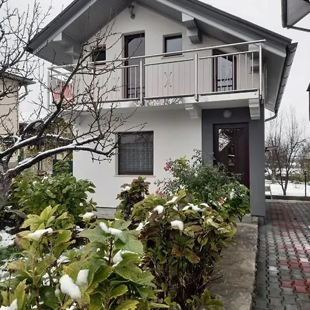 Country House White Queen